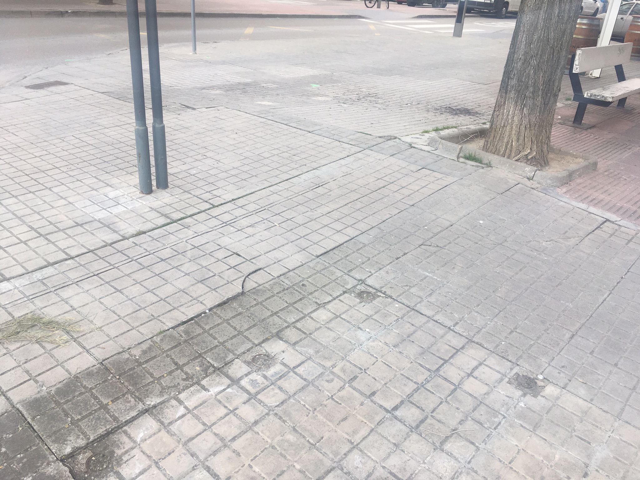 Mejora de acerado en avenida Pirineos y calle San Jorge Mejora de acerado en avenida Pirineos y calle San Jorge