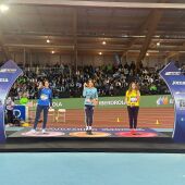 Medallas e récords no nacional absoluto de pista cuberta