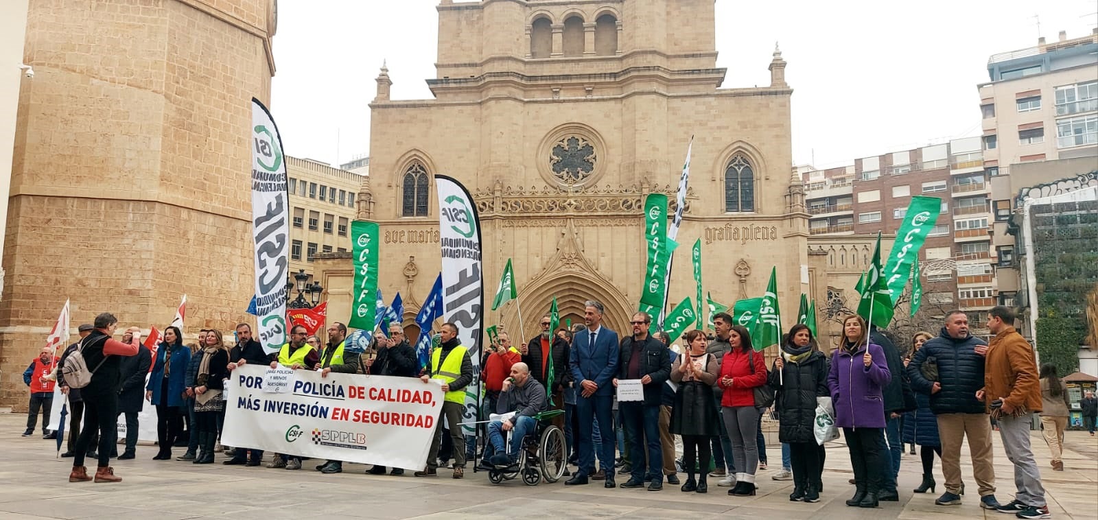 CSIF y SPPLB se concentran para exigir mejoras en la Policía Local de Castellón CSIF y SPPLB se concentran para exigir mejoras en la Policía Local de Castellón