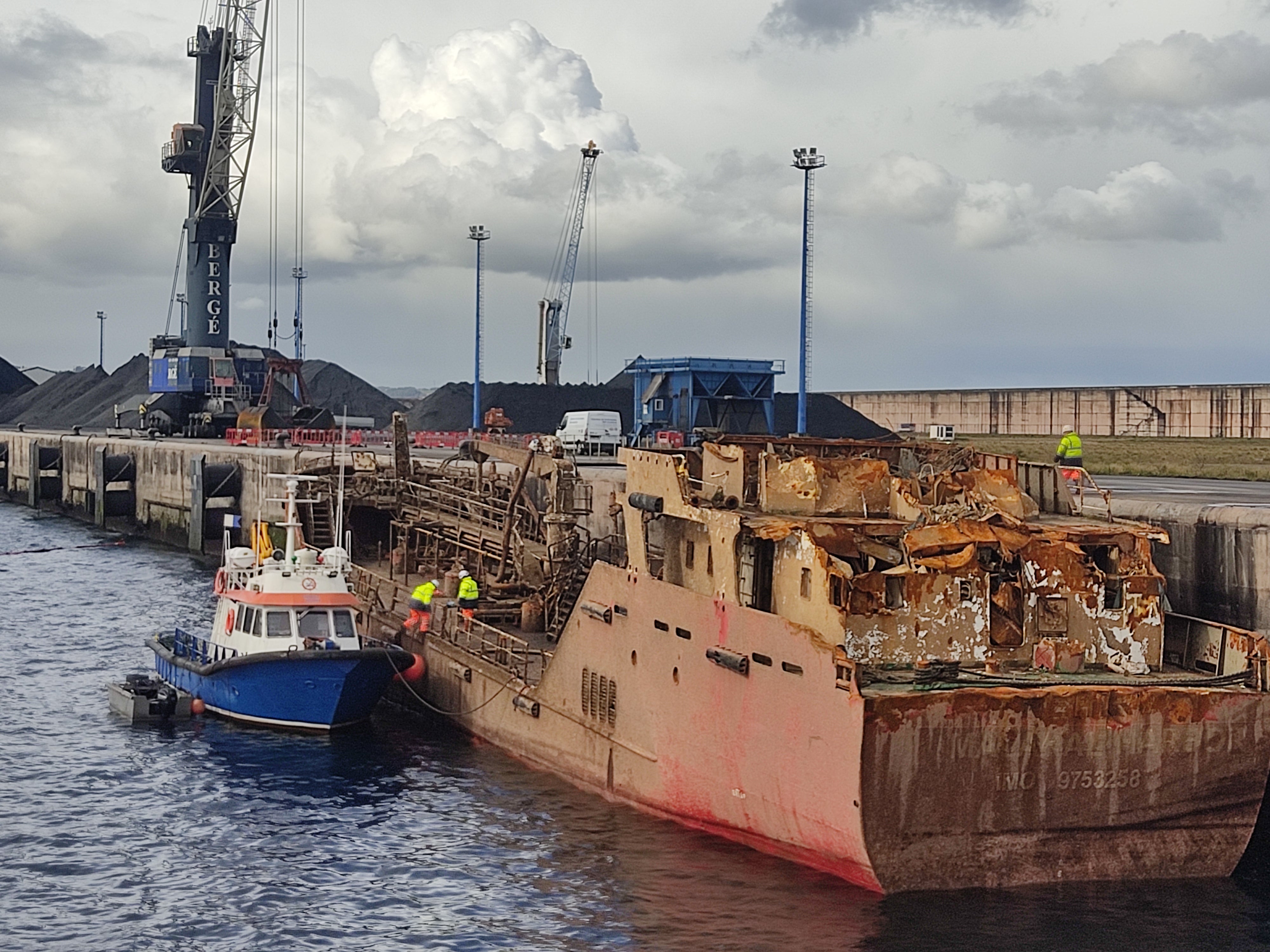 La Audiencia Nacional condena y expulsa a los narcotraficantes del 'Nehir', reflotado en El Musel La Audiencia Nacional condena y expulsa a los narcotraficantes del 'Nehir', reflotado en El Musel
