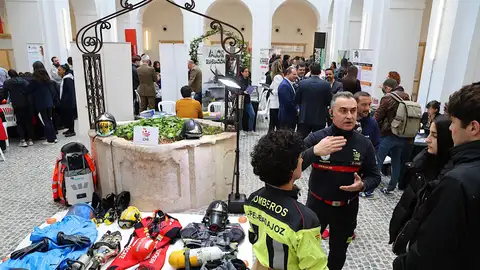 La Feria Universitaria 'Uniexpo' difunde entre los estudiantes en Badajoz la oferta académica y salidas profesionales La Feria Universitaria 'Uniexpo' difunde entre los estudiantes en Badajoz la oferta académica y salidas profesionales