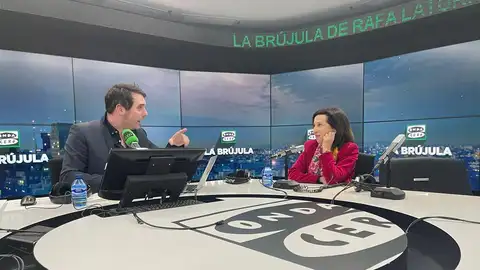 Margarita Robles, con Rafa Latorre en 'La brújula'. Margarita Robles, con Rafa Latorre en 'La brújula'.