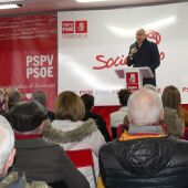 Imagen reciente del acto de homenaje al ex alcalde Joaquín García en la reapertura de la sede socialista de Torrevieja, en la Casa del Pueblo