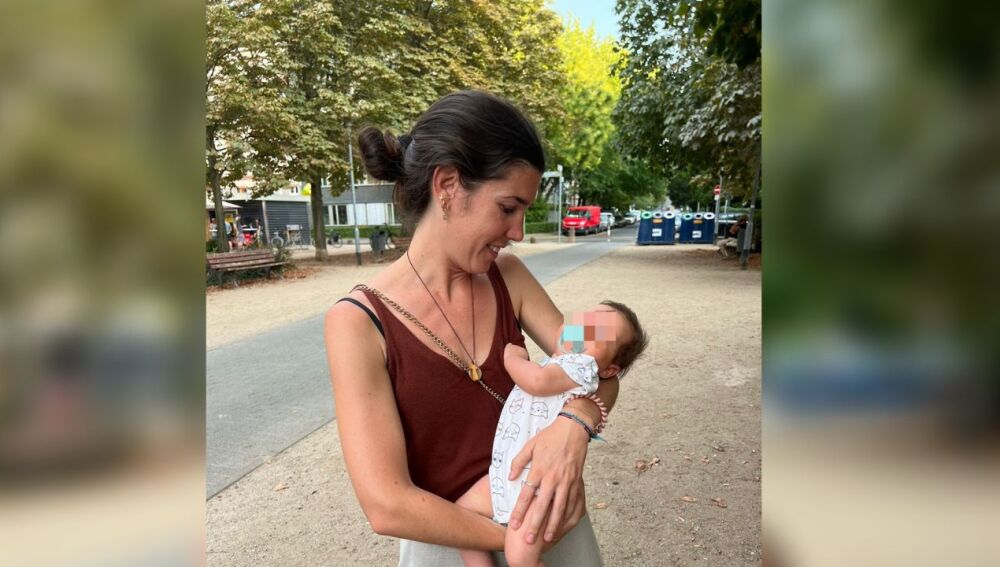 María Morollón con la niña refugiada que lleva puesto su nombre