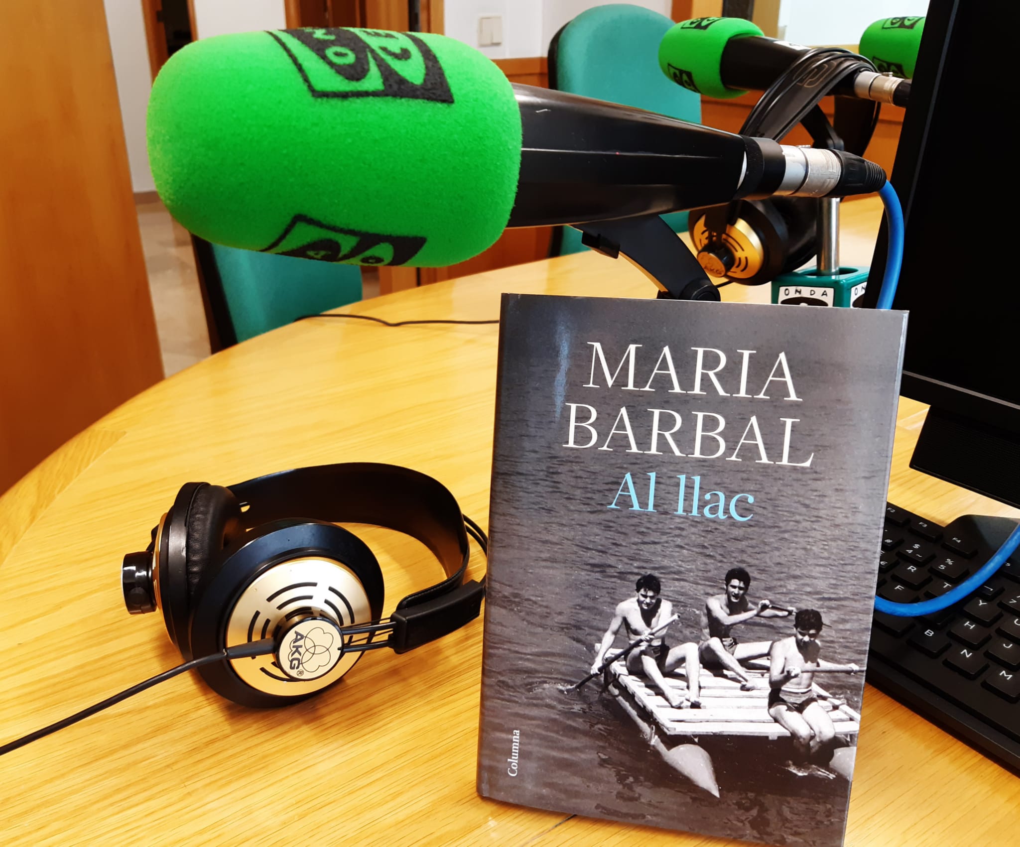 Al llac, de Maria Barbal, un viatge en el temps i el record de la infància Al llac, de Maria Barbal, un viatge en el temps i el record de la infància