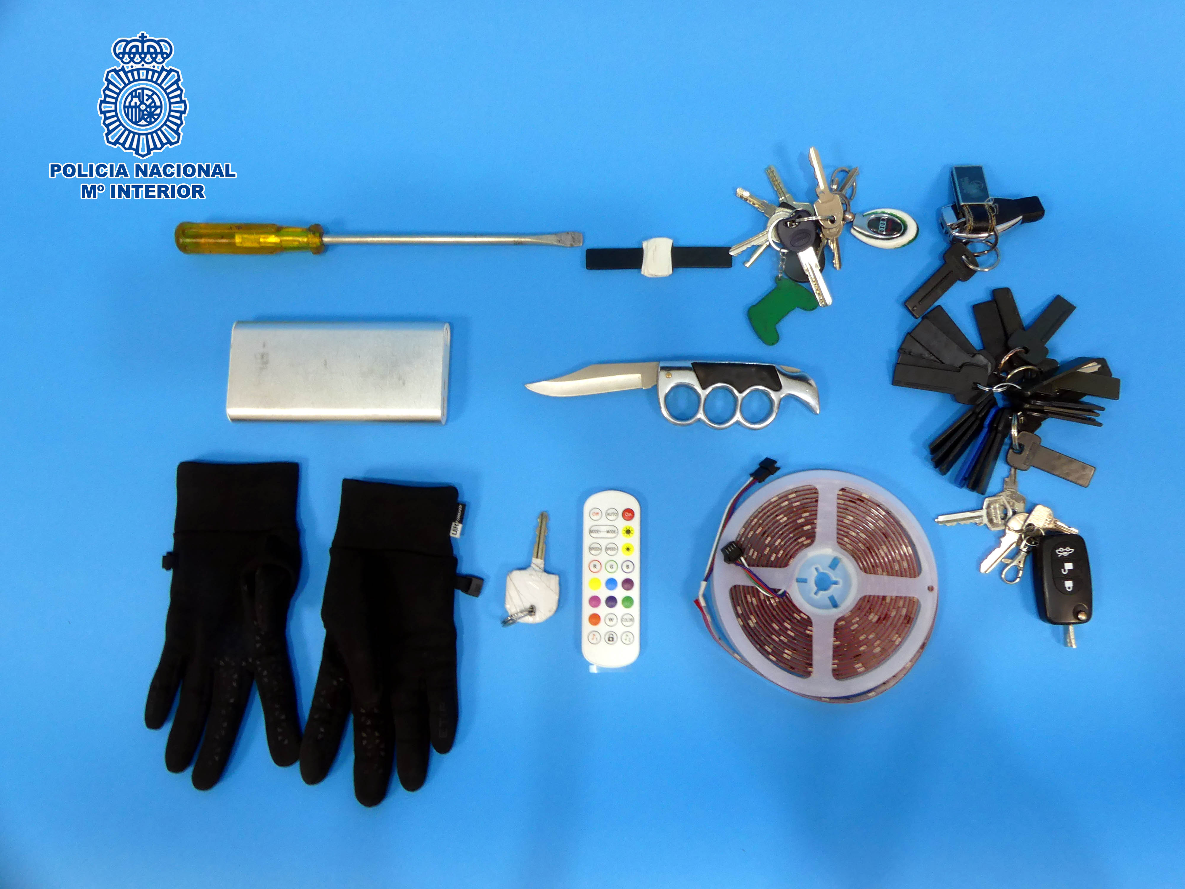 Imputados dos menores por hurto de cuatro vehículos Imputados dos menores por hurto de cuatro vehículos