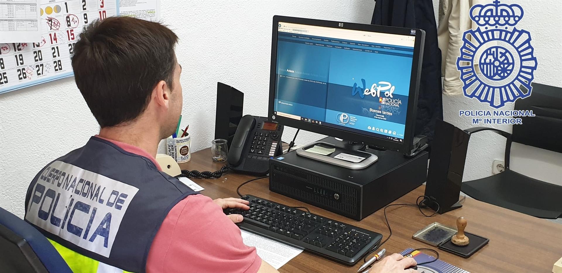 Cuatro detenidos acusados de almacenar y distribuir archivos digitales pedófilos Cuatro detenidos acusados de almacenar y distribuir archivos digitales pedófilos