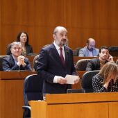 El presidente aragonés, Javier Lambán, durante su intervención ante el parlamento autonómico