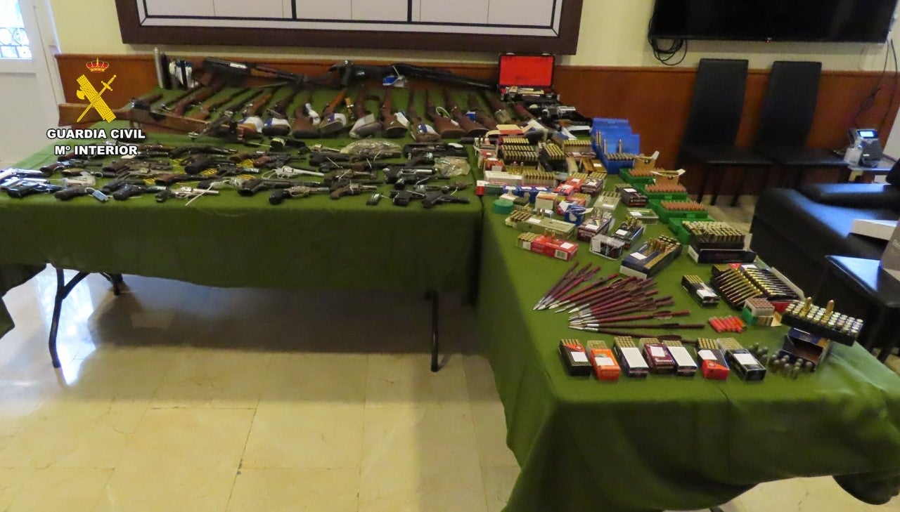 Detenidas tres personas en Hondón de las Nieves, Crevillent y Pinoso por la fabricación artesanal de armas de fuego ilegales Detenidas tres personas en Hondón de las Nieves, Crevillent y Pinoso por la fabricación artesanal de armas de fuego ilegales