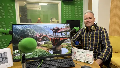 Simone Saibene en estudio de Onda Cero Ourense Simone Saibene en estudio de Onda Cero Ourense