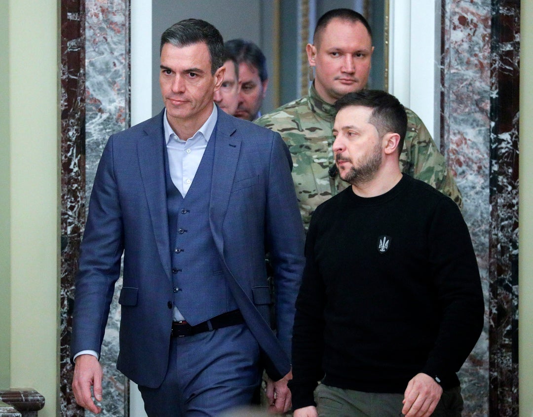 Sánchez viaja a Kiev para mostrar su apoyo a Zelenski: cómo puede afectar a la relación de España y EEUU Sánchez viaja a Kiev para mostrar su apoyo a Zelenski: cómo puede afectar a la relación de España y EEUU