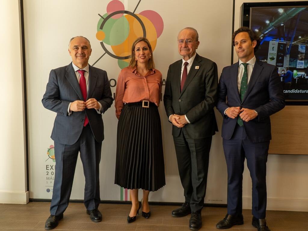 CaixaBank tematiza sus oficinas de Málaga para respaldar la candidatura de la ciudad a la Expo 2027 CaixaBank tematiza sus oficinas de Málaga para respaldar la candidatura de la ciudad a la Expo 2027
