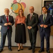 CaixaBank tematiza sus oficinas de Málaga para respaldar la candidatura de la ciudad a la Expo 2027 