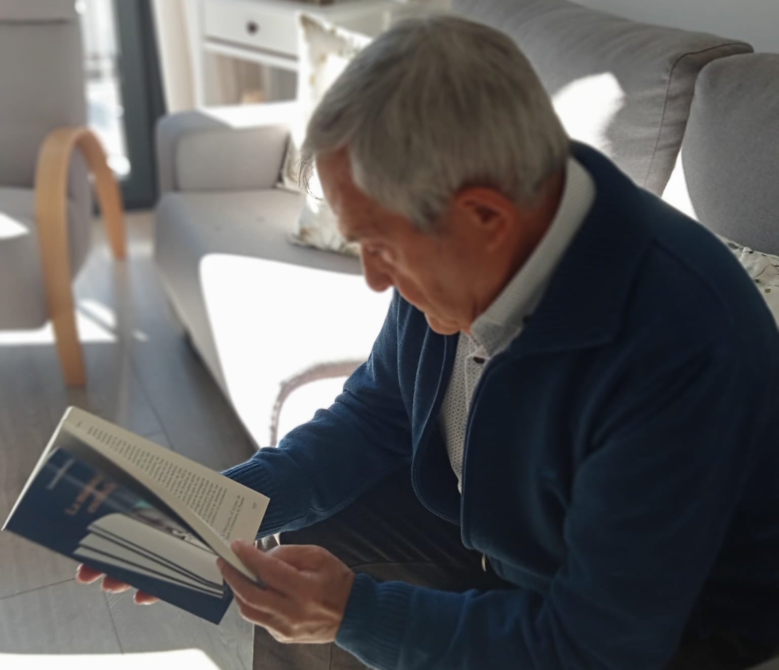 Cerca de 120 autores locales y nacionales se darán cita en la feria literaria de Sant Jordi en Elche Cerca de 120 autores locales y nacionales se darán cita en la feria literaria de Sant Jordi en Elche