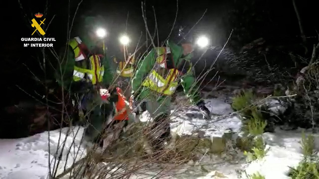 La Guardia Civil rescata el cadáver de un montañero en el Pico “Curavacas" La Guardia Civil rescata el cadáver de un montañero en el Pico “Curavacas"