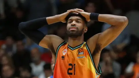 Kyle Alexander cae lesionado en Valencia Basket Kyle Alexander cae lesionado en Valencia Basket
