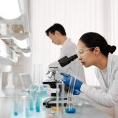 Científicos en laboratorio