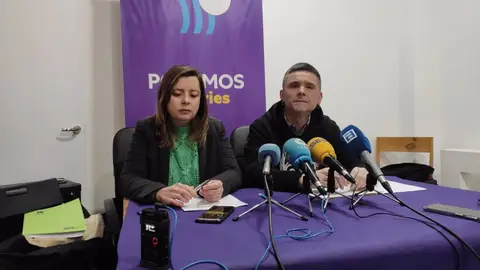 Ana Taboada y Rafael Palacios, en la sede de Podemos Asturias Ana Taboada y Rafael Palacios, en la sede de Podemos Asturias