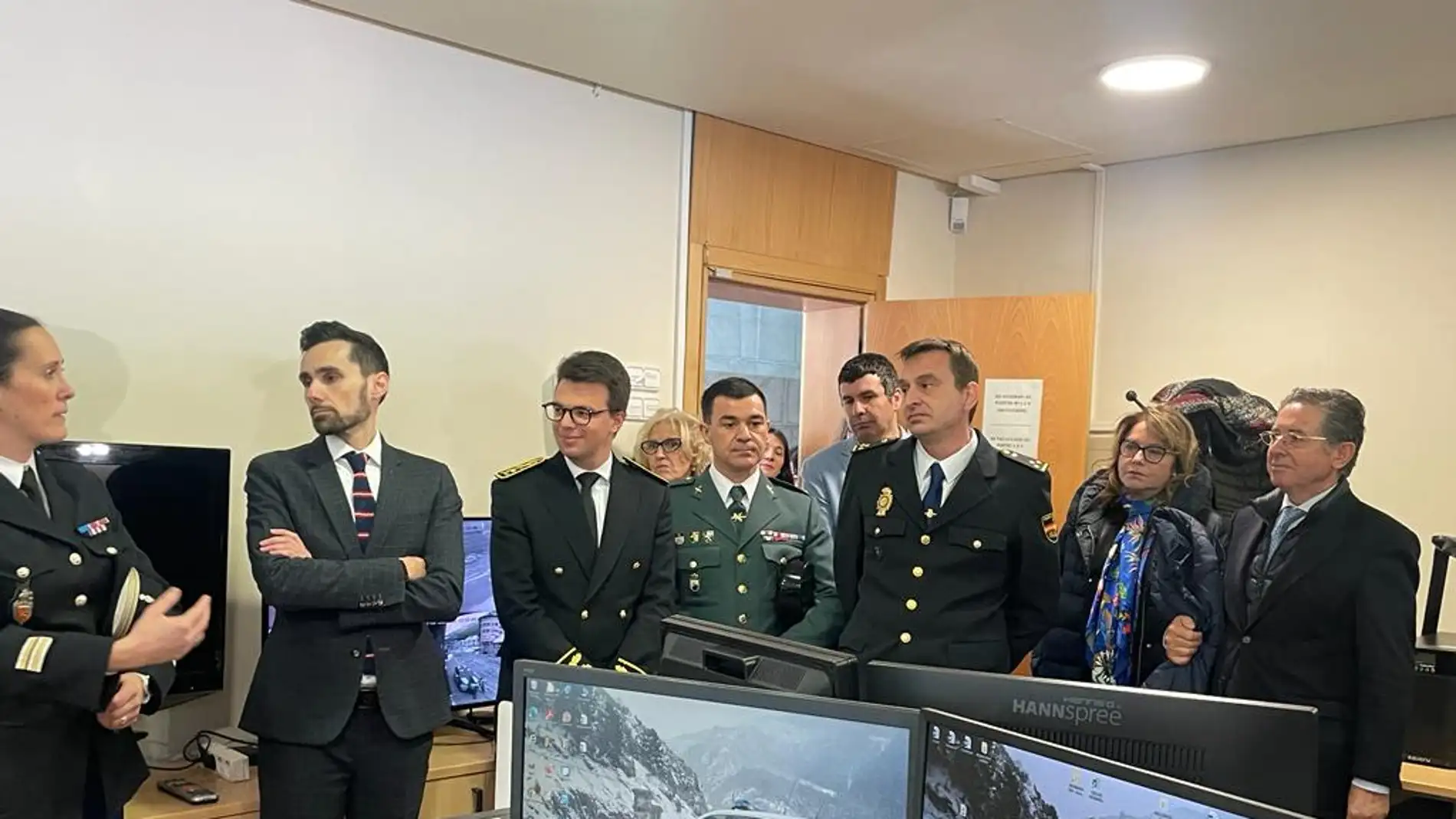 Visita de Rafael Pérez y otras autoridades al CCPA de Canfranc-Somport-Urdos.