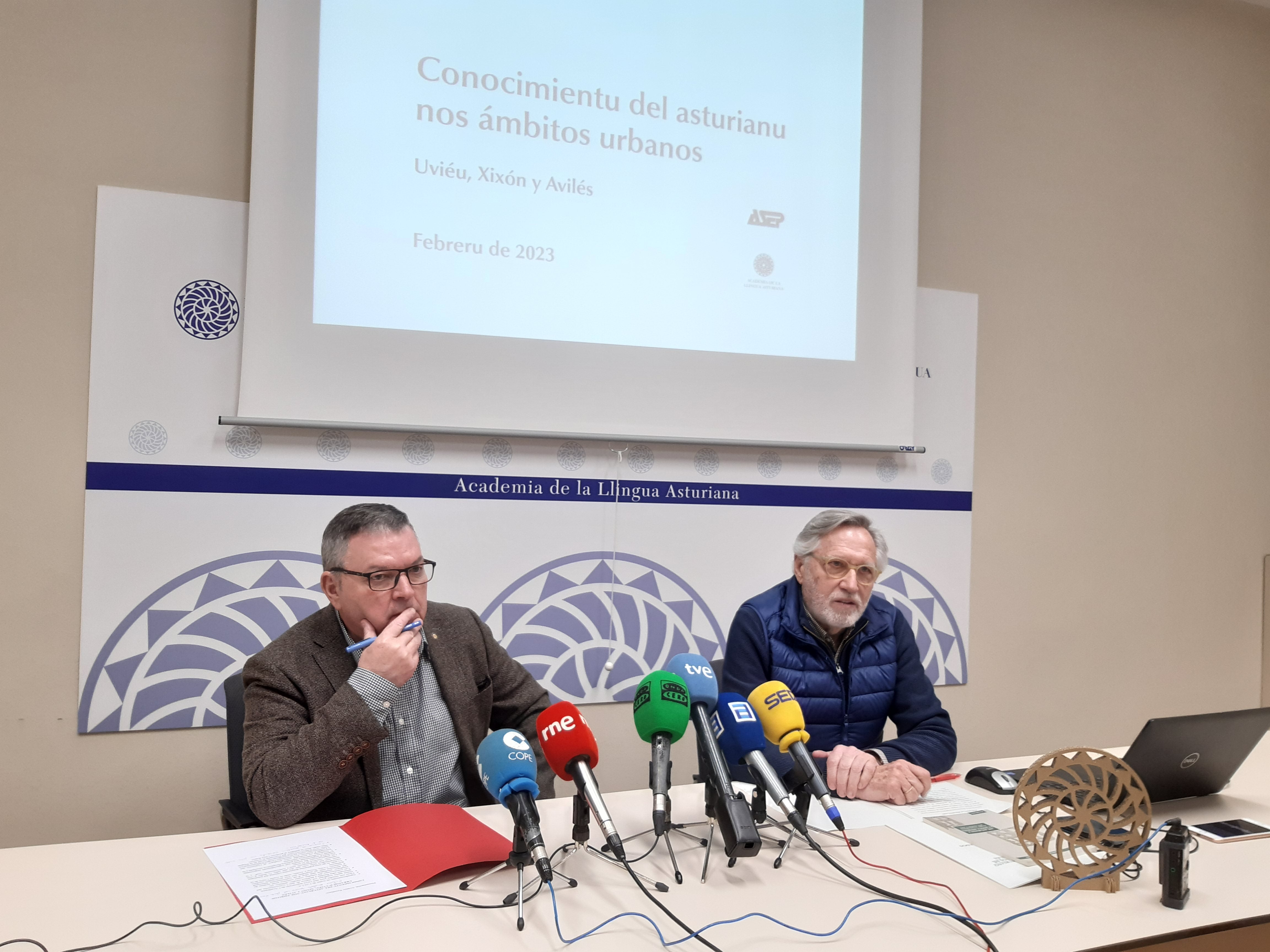 El uso del asturiano sube un 20% en 30 años, según una encuesta encargada por la Academia de la Llingua El uso del asturiano sube un 20% en 30 años, según una encuesta encargada por la Academia de la Llingua