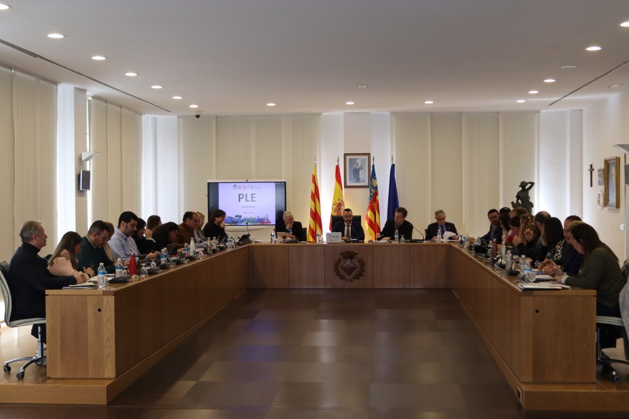 El Pleno avala pedir al Gobierno el cambio de criterio en la ley para no aplicar en Vila-real la zona de bajas emisiones El Pleno avala pedir al Gobierno el cambio de criterio en la ley para no aplicar en Vila-real la zona de bajas emisiones