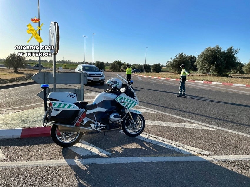 La Guardia Civil investiga a un conductor que circulaba en dirección contraria y dio positivo en alcohol y cocaína en la A-66 La Guardia Civil investiga a un conductor que circulaba en dirección contraria y dio positivo en alcohol y cocaína en la A-66