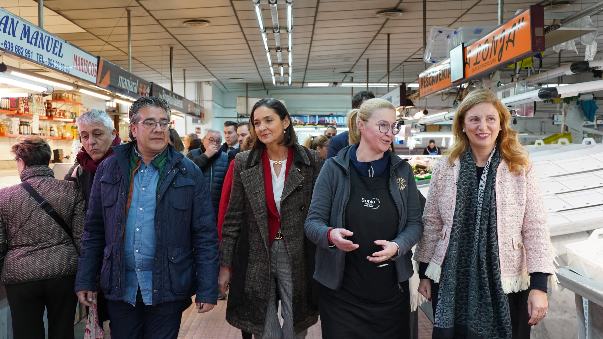 Reyes Maroto visita el Mercado Central tras la obtención de 1,9 millones de fondos europeos Reyes Maroto visita el Mercado Central tras la obtención de 1,9 millones de fondos europeos