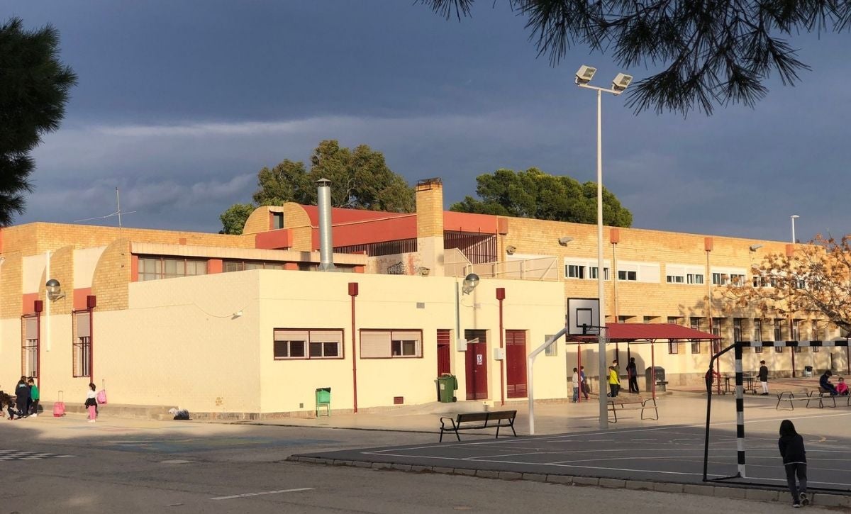 La comunidad educativa del colegio Rodolfo Tomás y Samper de El Altet de Elche se moviliza en marzo La comunidad educativa del colegio Rodolfo Tomás y Samper de El Altet de Elche se moviliza en marzo