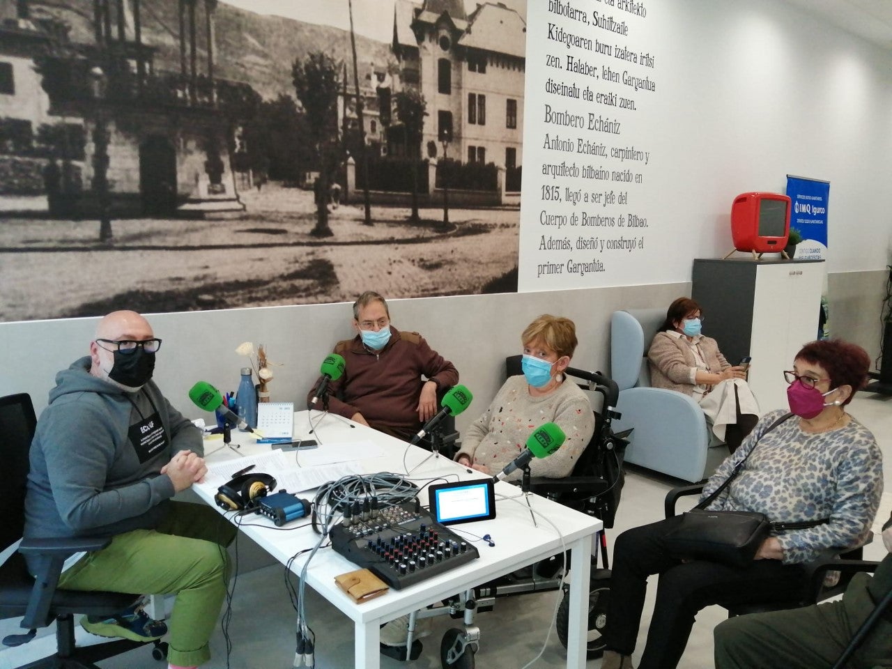 EtxeTIC mejora la vida de las personas mayores EtxeTIC mejora la vida de las personas mayores