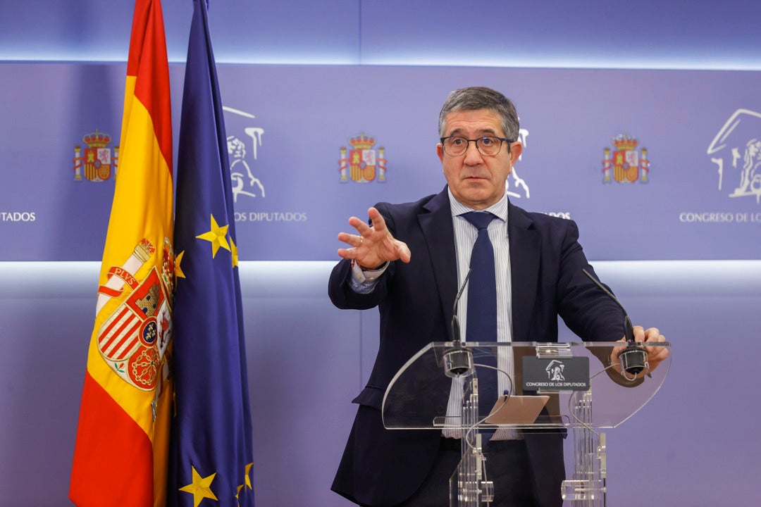 Patxi López rechaza hacer pública la lista de los diputados socialistas que cenaron con Tito Berni: "Simplemente han ido a cenar" Patxi López rechaza hacer pública la lista de los diputados socialistas que cenaron con Tito Berni: "Simplemente han ido a cenar"