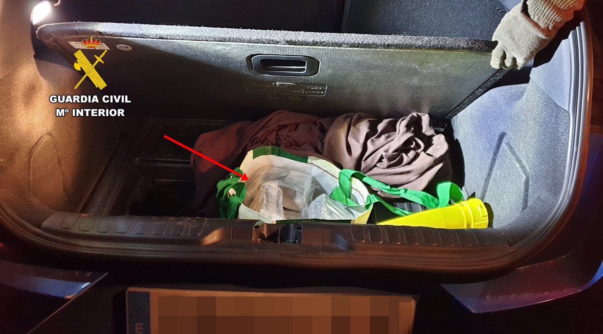 Detenido cuando circulaba a la altura de Almendralejo con más de 11 kilos de hachís en un vehículo Detenido cuando circulaba a la altura de Almendralejo con más de 11 kilos de hachís en un vehículo