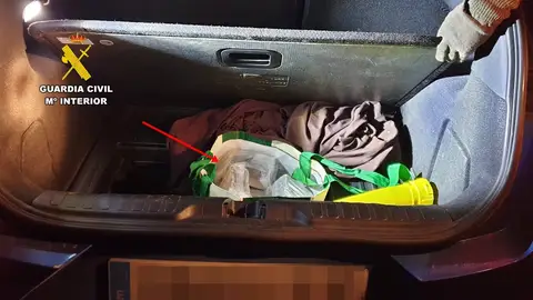 Detenido cuando circulaba a la altura de Almendralejo con más de 11 kilos de hachís en un vehículo Detenido cuando circulaba a la altura de Almendralejo con más de 11 kilos de hachís en un vehículo