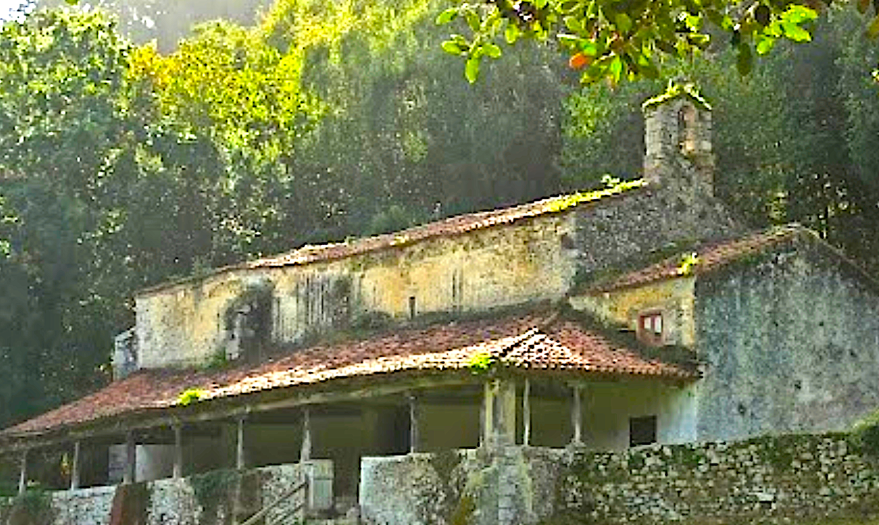 Cultura invertirá 255.000 euros en la restauración de la ermita de Santu Medé, en Pimiango Cultura invertirá 255.000 euros en la restauración de la ermita de Santu Medé, en Pimiango