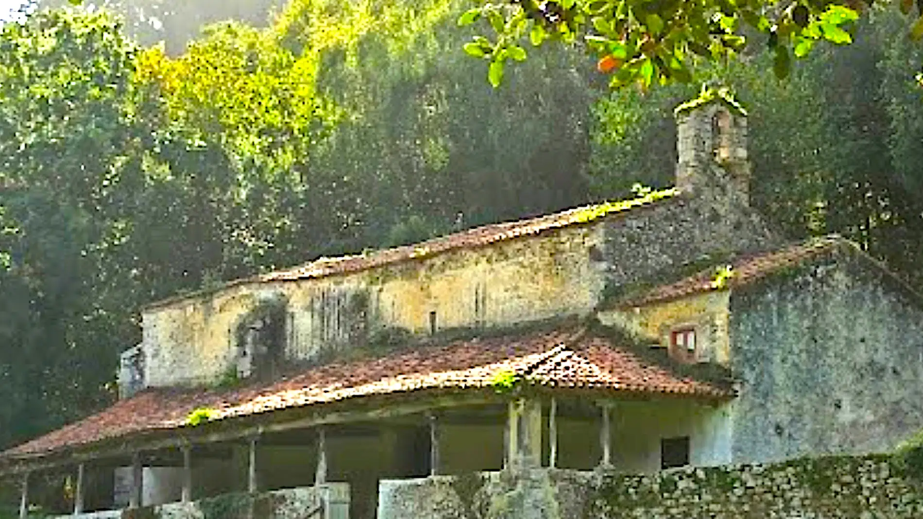 Cultura invertirá 255.000 euros en la restauración de la ermita de Santu Medé, en Pimiango
