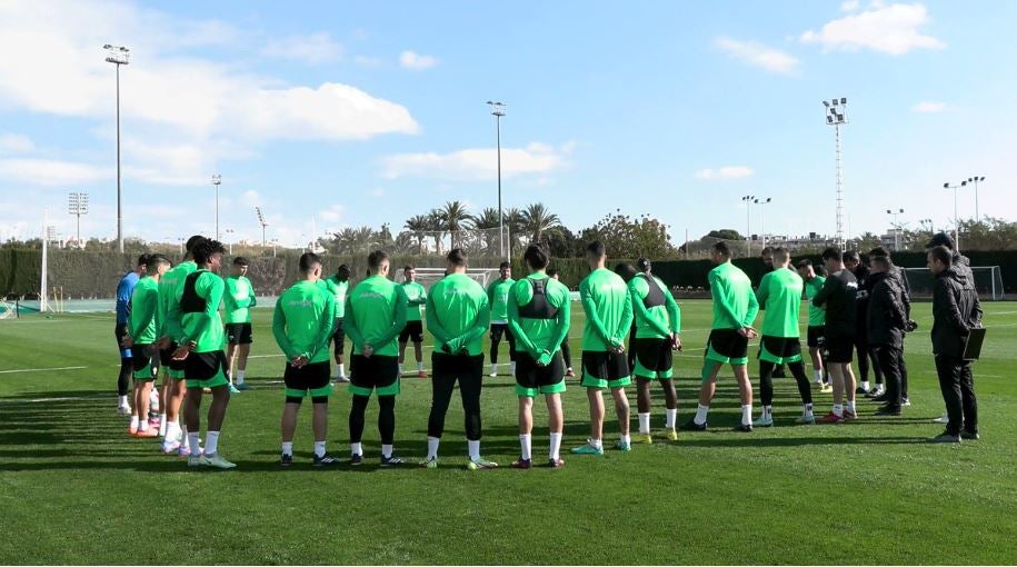La muerte de Pelayo Novo tiñe de luto el entrenamiento del Elche La muerte de Pelayo Novo tiñe de luto el entrenamiento del Elche