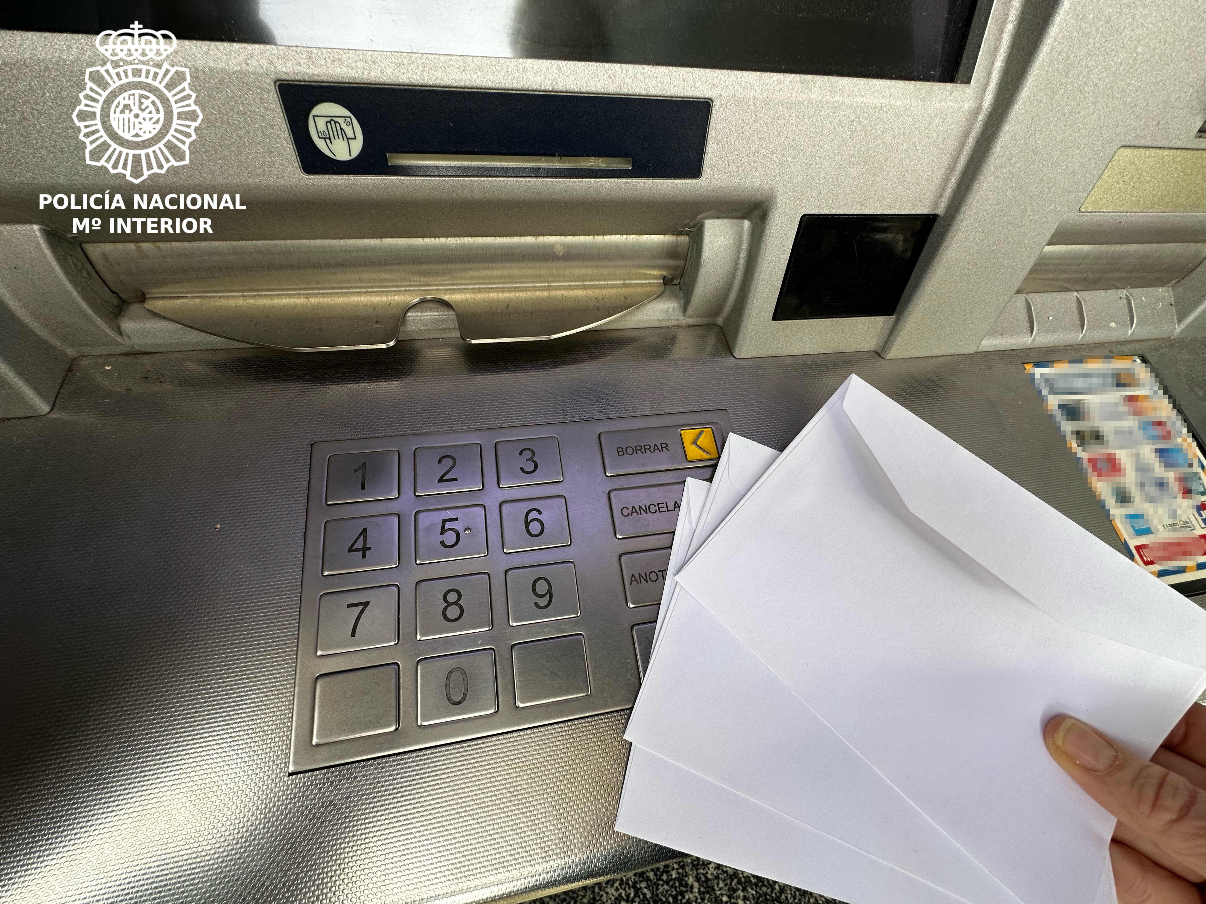 Desarticulado un grupo criminal dedicado a cometer estafas de relojes de alta gama, vehículos y teléfonos liderada desde Alemania Desarticulado un grupo criminal dedicado a cometer estafas de relojes de alta gama, vehículos y teléfonos liderada desde Alemania