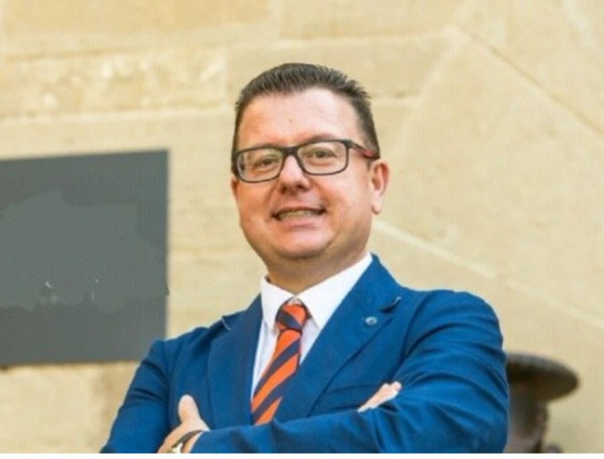 Carlos Medrano: "Hacienda se cree que somos más ricos y los sueldos solo han subido el IPC" — Pamplona cover