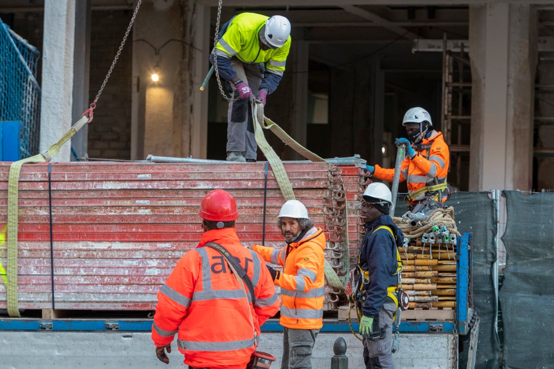 Ligero aumento del paro mientras el empleo crece en 88.918 personas en febrero Ligero aumento del paro mientras el empleo crece en 88.918 personas en febrero