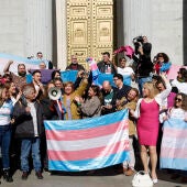 Representantes del colectivo LGTBI celebran la aprobación de la Ley Trans en el Congreso de los Diputados en Madrid, el 16 de febrero