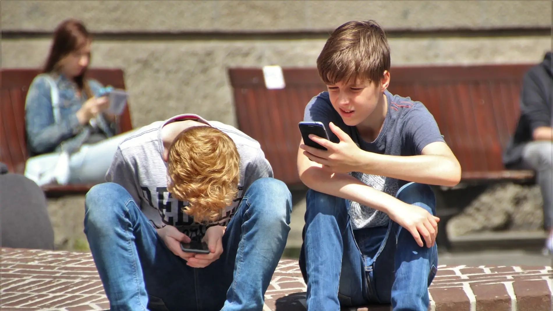 Crece el número de jóvenes que odia hablar por teléfono: cuando una simple llamada deriva en ansiedad social