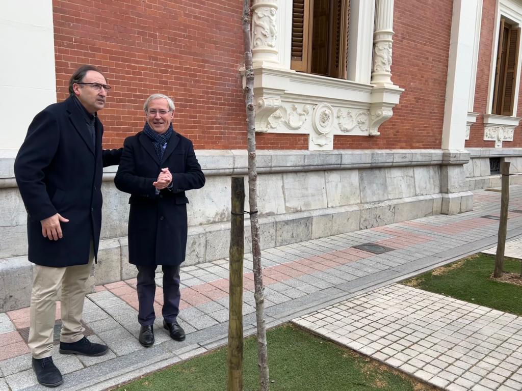 El Ayuntamiento de Palencia planta 251 nuevos árboles en la ciudad El Ayuntamiento de Palencia planta 251 nuevos árboles en la ciudad
