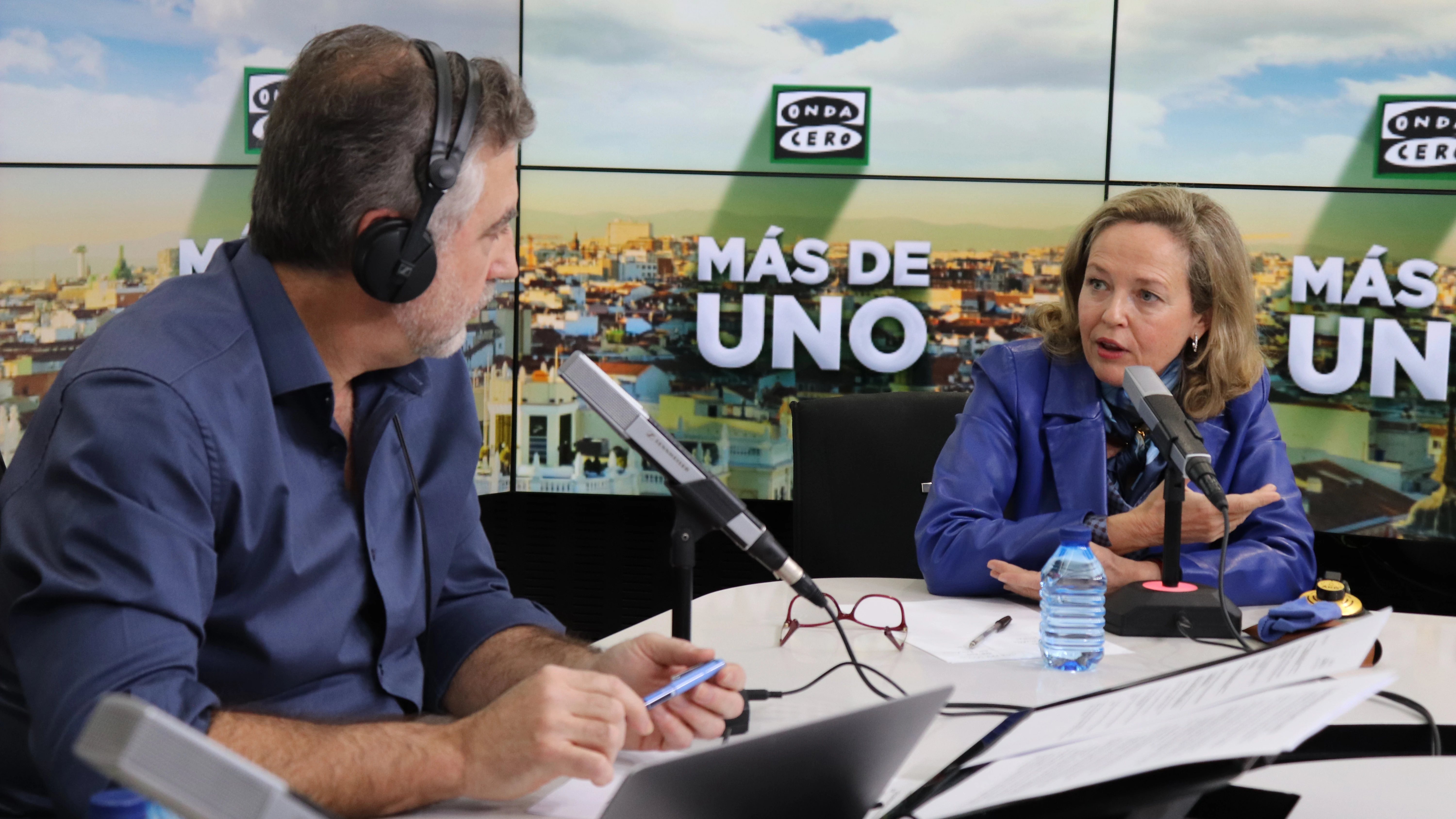 Nadia Calviño, ministra de Asuntos Económicos, con Carlos Alsina en 'Más de uno' Nadia Calviño, ministra de Asuntos Económicos, con Carlos Alsina en 'Más de uno'