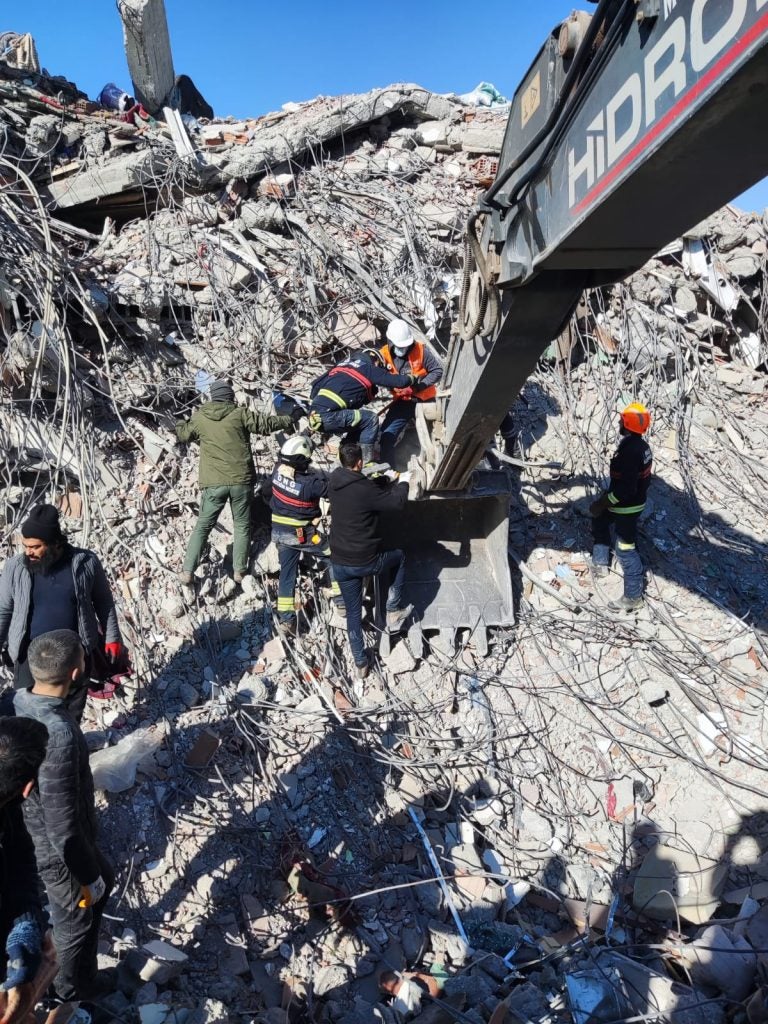 “Nos decían que habían oído voces para que buscáramos supervivientes” “Nos decían que habían oído voces para que buscáramos supervivientes”
