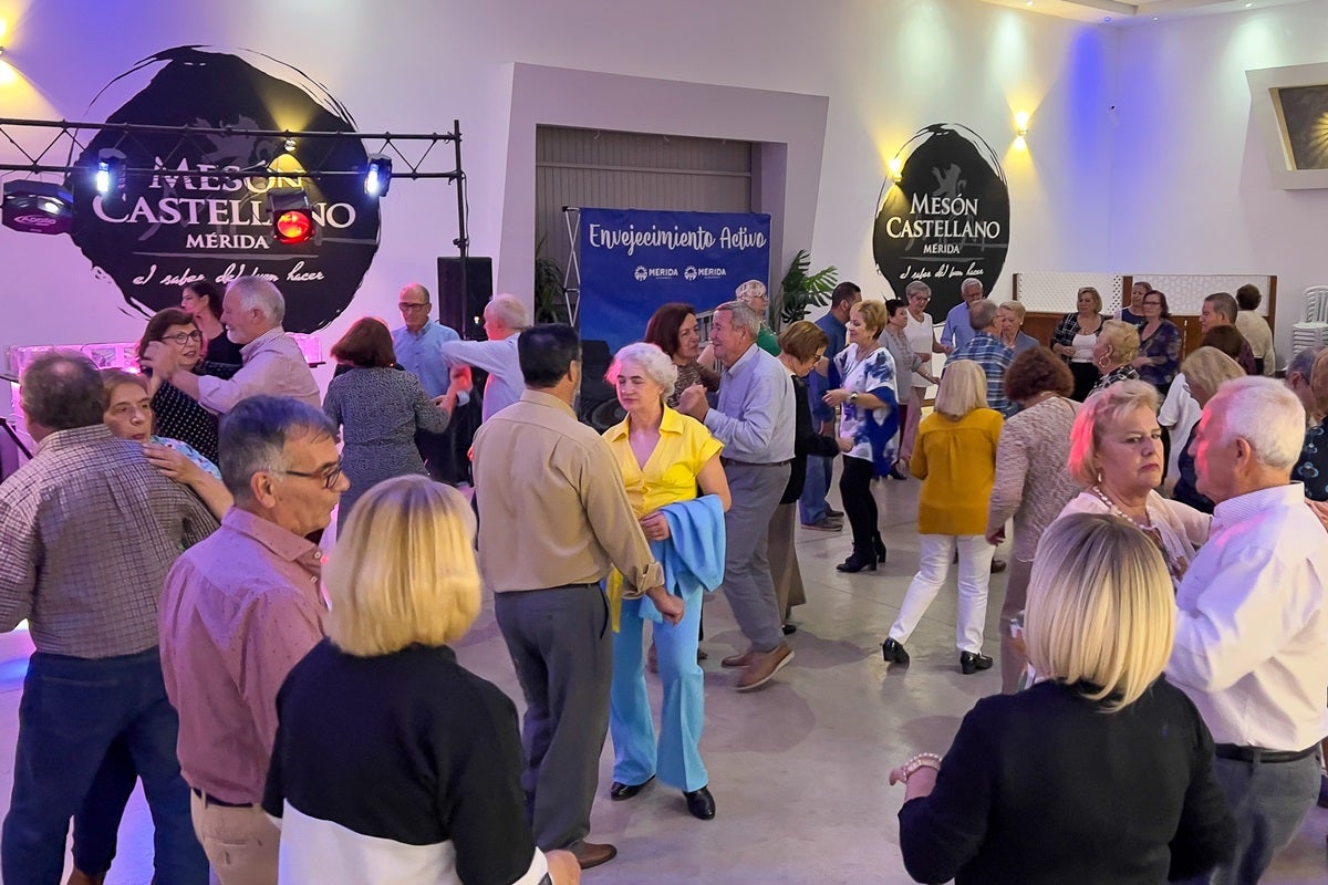 Bailes para mayores con música en directo de Inés Alhaja, el domingo en el Mesón Los Castellanos Bailes para mayores con música en directo de Inés Alhaja, el domingo en el Mesón Los Castellanos