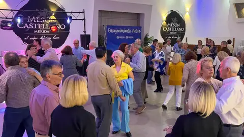 Bailes para mayores con música en directo de Inés Alhaja, el domingo en el Mesón Los Castellanos Bailes para mayores con música en directo de Inés Alhaja, el domingo en el Mesón Los Castellanos