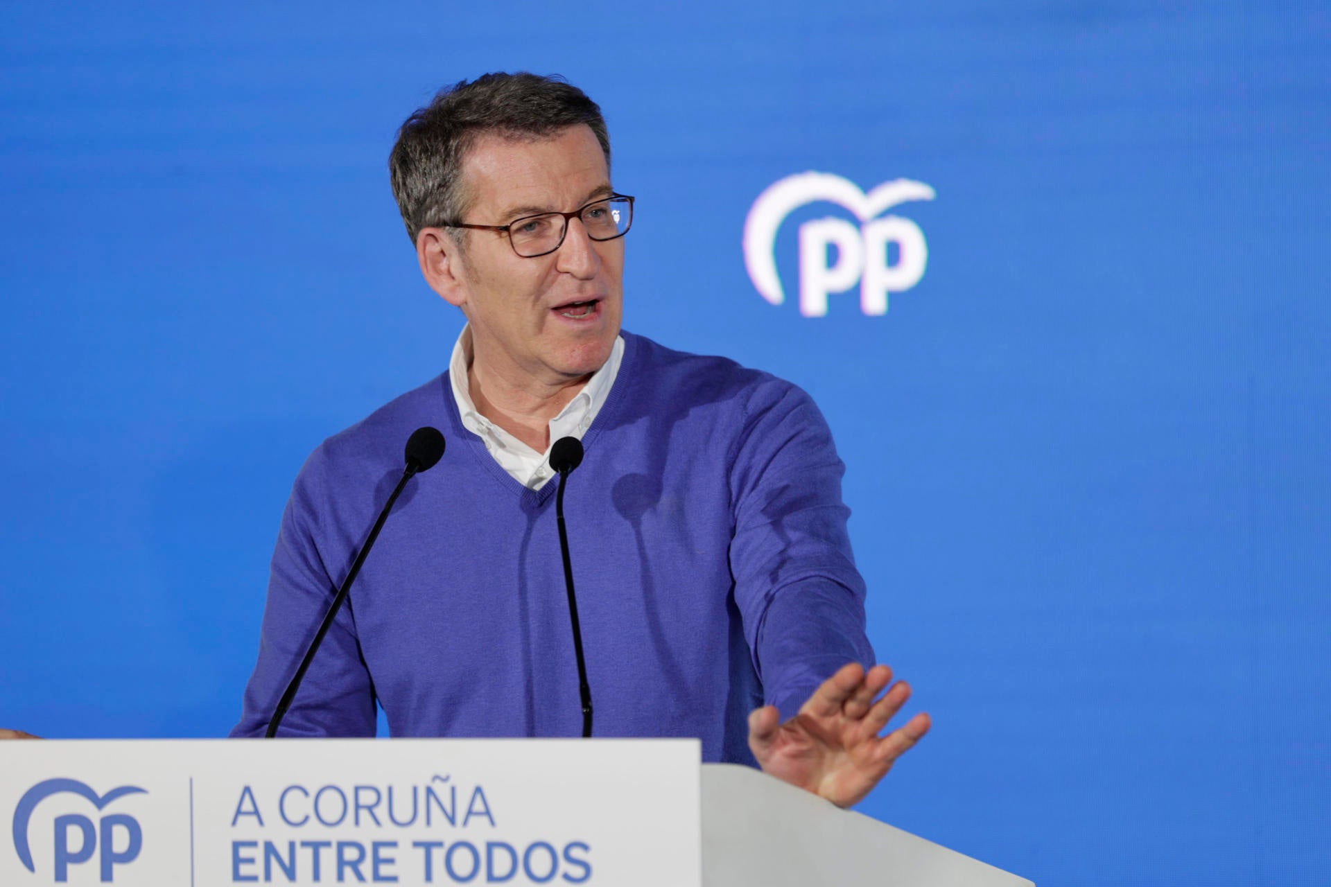 El PP amplia su ventaja con el PSOE y se distancia en casi 40 escaños El PP amplia su ventaja con el PSOE y se distancia en casi 40 escaños