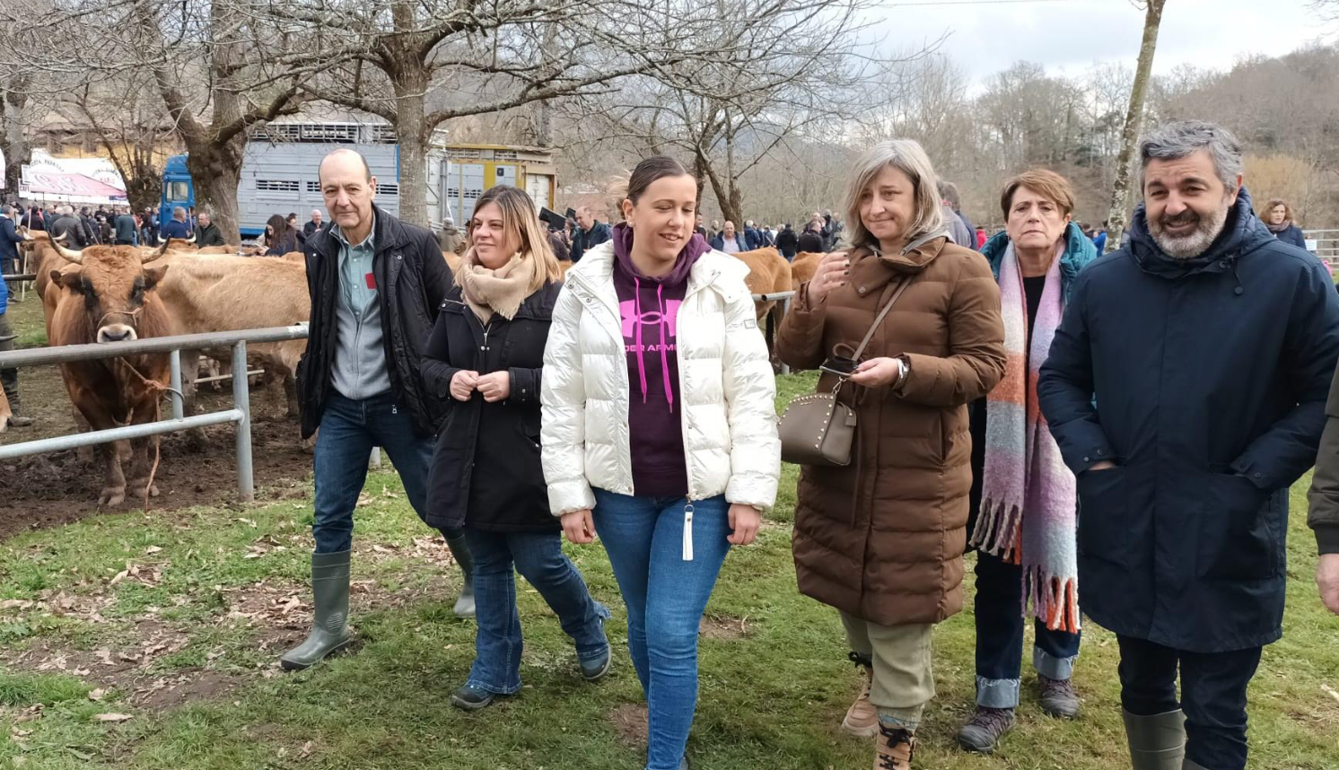 El debate político se trasladó a Corao El debate político se trasladó a Corao