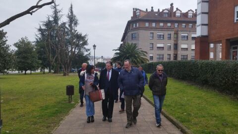 Alfredo Canteli visit&oacute; Colloto para revisar las obras ejecutadas