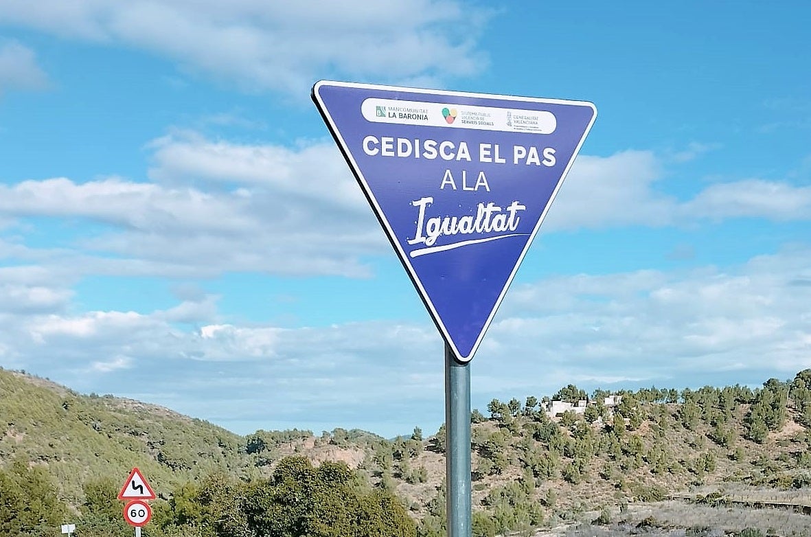 Ceda el paso violetas: El 8M llega a las carreteras de La Baronia Ceda el paso violetas: El 8M llega a las carreteras de La Baronia