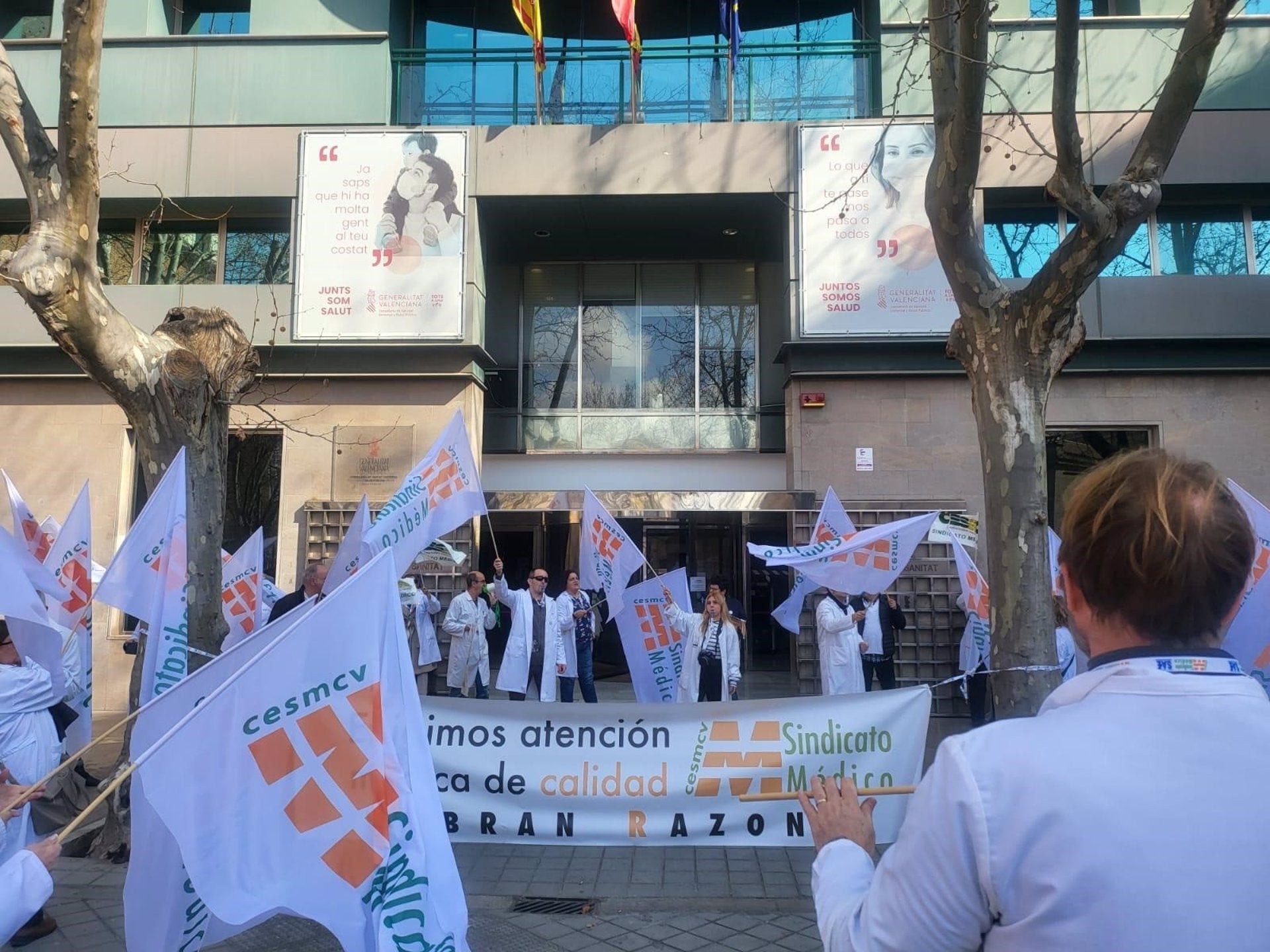CESM-CV cifra en un 70% el seguimiento de la huelga de médicos y Conselleria lo rebaja a un 7,4% CESM-CV cifra en un 70% el seguimiento de la huelga de médicos y Conselleria lo rebaja a un 7,4%